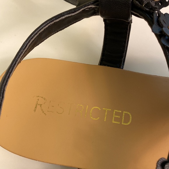 Restricted Sandals - Picture 3 of 6